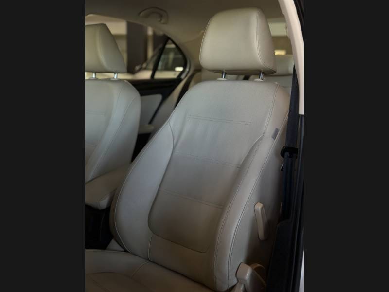 VOLKSWAGEN - JETTA - 2013/2014 - Branca - R$ 69.900,00