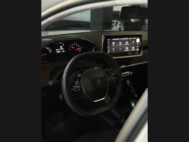 PEUGEOT - 208 - 2022/2023 - Branca - R$ 76.900,00