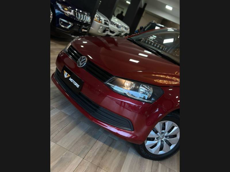 VOLKSWAGEN - VOYAGE - 2012/2013 - Vermelha - R$ 38.900,00