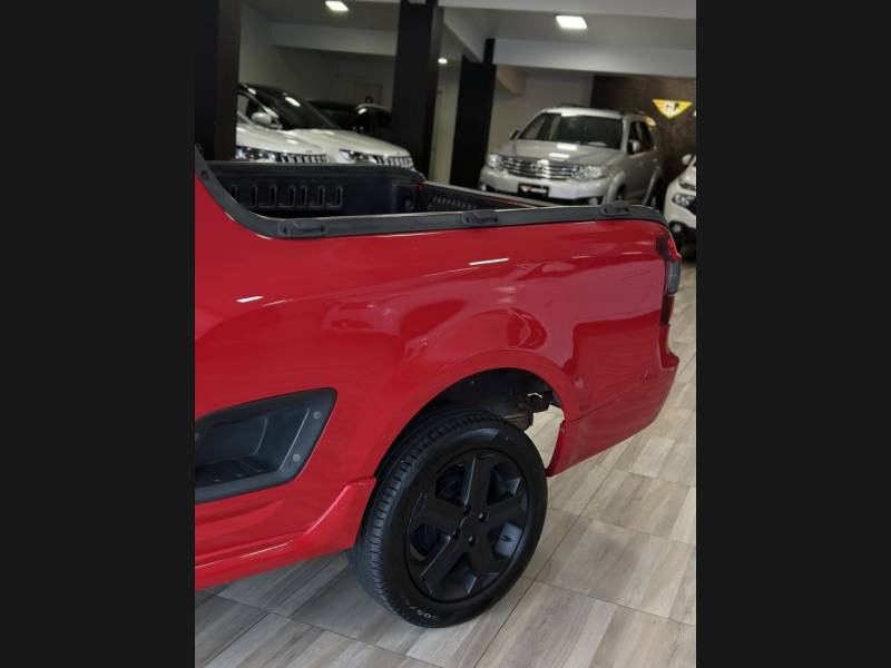 CHEVROLET - MONTANA - 2015/2016 - Vermelha - R$ 54.900,00