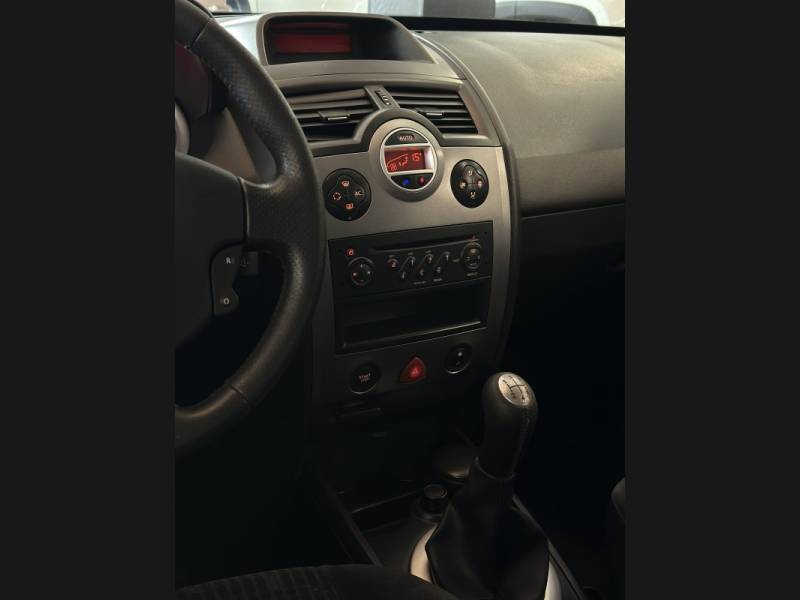 RENAULT - MÉGANE - 2011/2012 - Preta - R$ 35.900,00