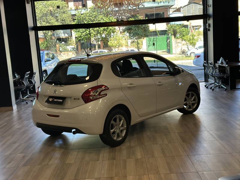 PEUGEOT - 208 - 2014/2015 - Branca - R$ 41.900,00