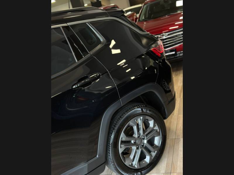 JEEP - COMPASS - 2022/2023 - Preta - R$ 136.900,00