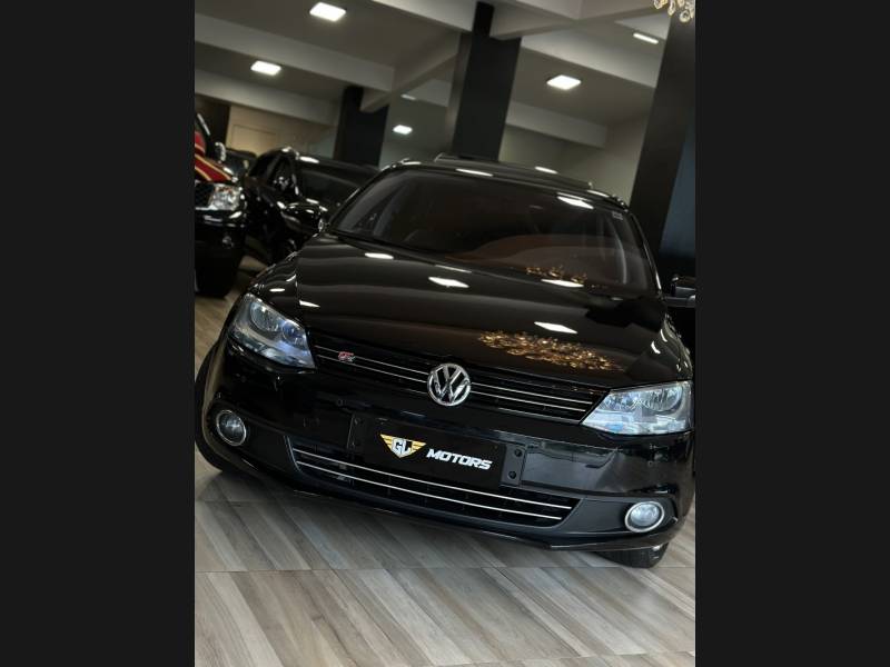 VOLKSWAGEN - JETTA - 2012/2013 - Preta - R$ 65.900,00