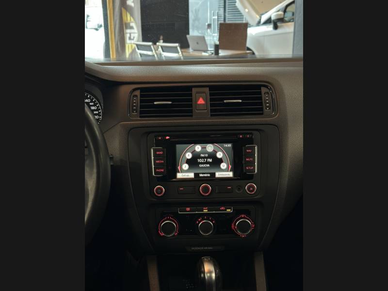 VOLKSWAGEN - JETTA - 2012/2013 - Preta - R$ 65.900,00