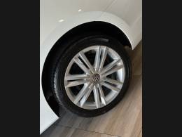 VOLKSWAGEN - JETTA - 2013/2014 - Branca - R$ 69.900,00