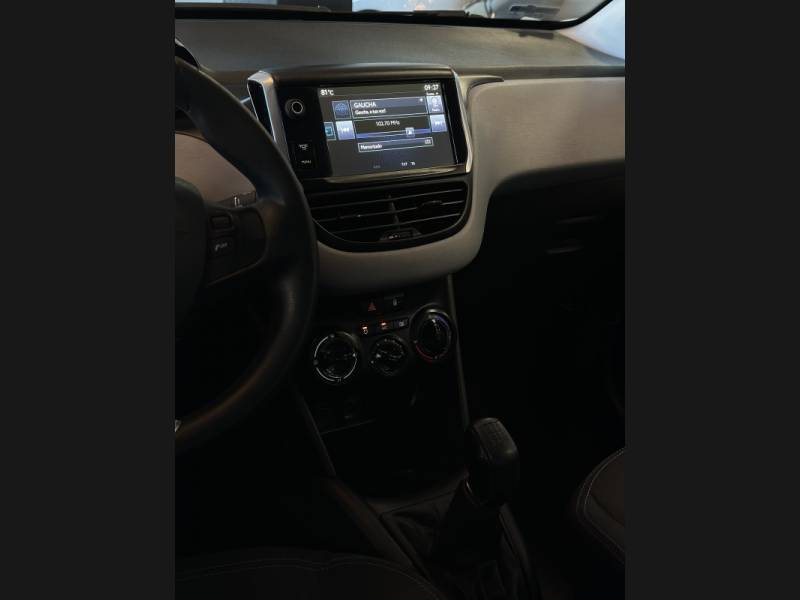 PEUGEOT - 208 - 2014/2015 - Branca - R$ 41.900,00