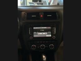 VOLKSWAGEN - JETTA - 2013/2014 - Branca - R$ 69.900,00