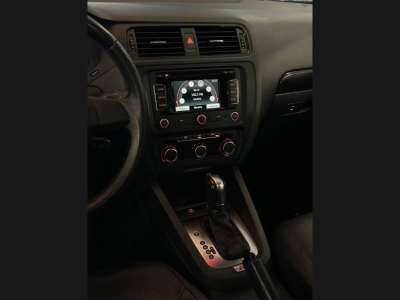 VOLKSWAGEN - JETTA - 2012/2013 - Preta - R$ 65.900,00