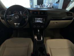 VOLKSWAGEN - JETTA - 2013/2014 - Branca - R$ 69.900,00