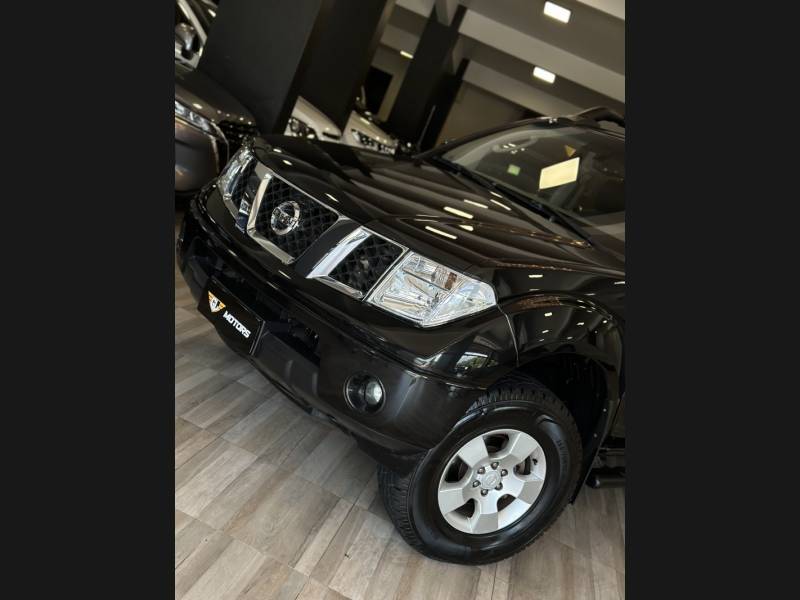 NISSAN - FRONTIER - 2009/2010 - Preta - R$ 83.900,00