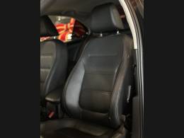VOLKSWAGEN - JETTA - 2012/2013 - Preta - R$ 65.900,00