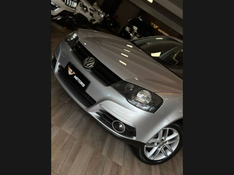 VOLKSWAGEN - GOLF - 2012/2013 - Prata - R$ 57.900,00