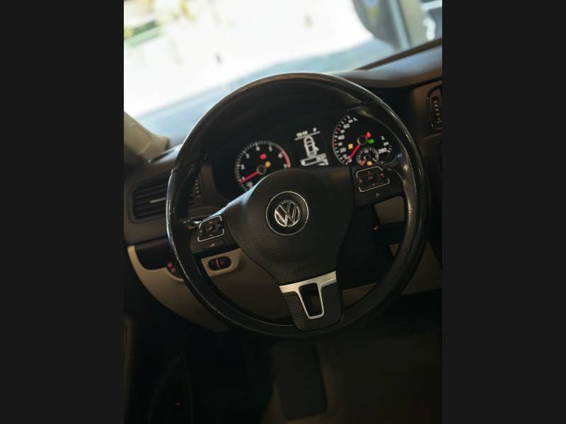 VOLKSWAGEN - JETTA - 2013/2014 - Branca - R$ 69.900,00