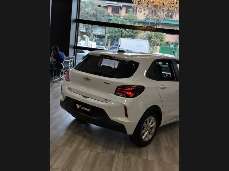 CHEVROLET - ONIX - 2020/2020 - Branca - R$ 69.900,00