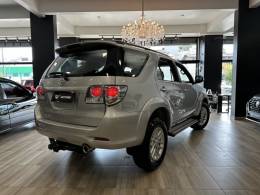 TOYOTA - HILUX SW4 - 2012/2012 - Prata - R$ 103.900,00