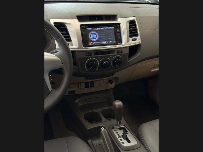 TOYOTA - HILUX SW4 - 2012/2012 - Prata - R$ 103.900,00