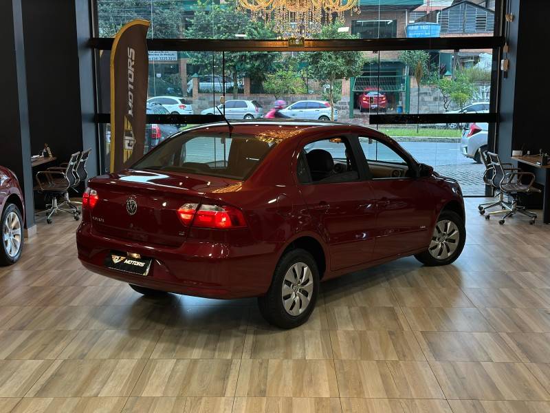 VOLKSWAGEN - VOYAGE - 2012/2013 - Vermelha - R$ 38.900,00