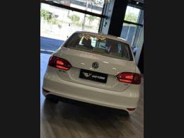 VOLKSWAGEN - JETTA - 2013/2014 - Branca - R$ 69.900,00