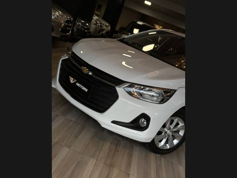 CHEVROLET - ONIX - 2020/2020 - Branca - R$ 69.900,00