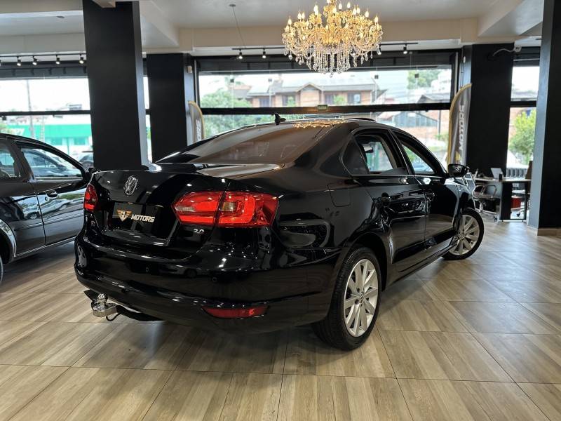 VOLKSWAGEN - JETTA - 2012/2013 - Preta - R$ 65.900,00