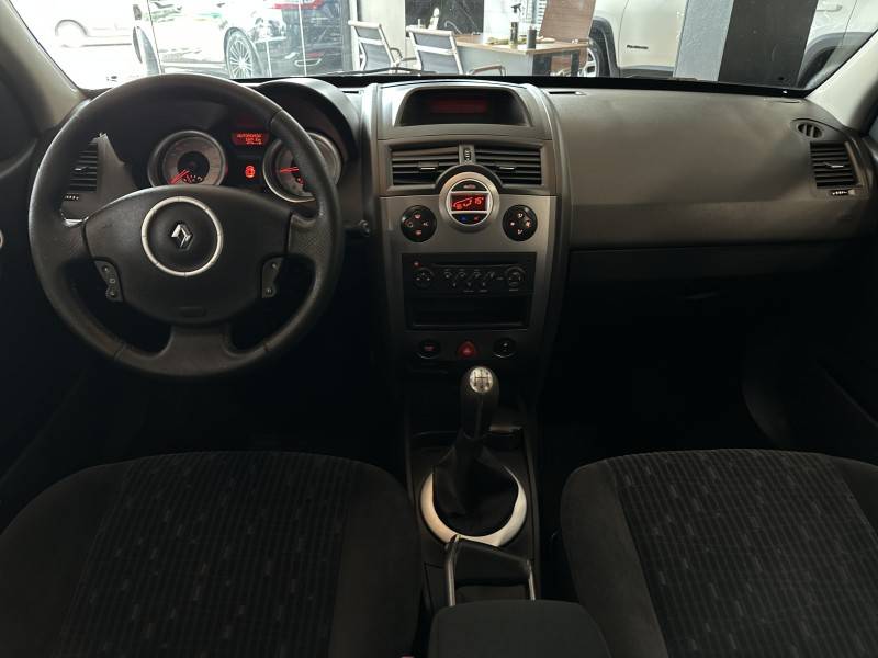 RENAULT - MÉGANE - 2011/2012 - Preta - R$ 35.900,00