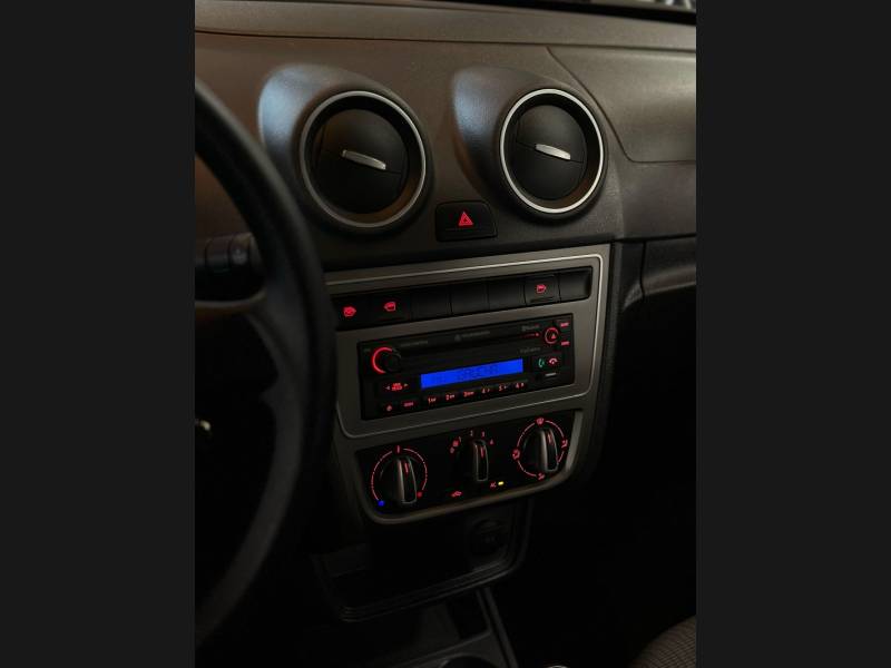 VOLKSWAGEN - VOYAGE - 2012/2013 - Vermelha - R$ 38.900,00