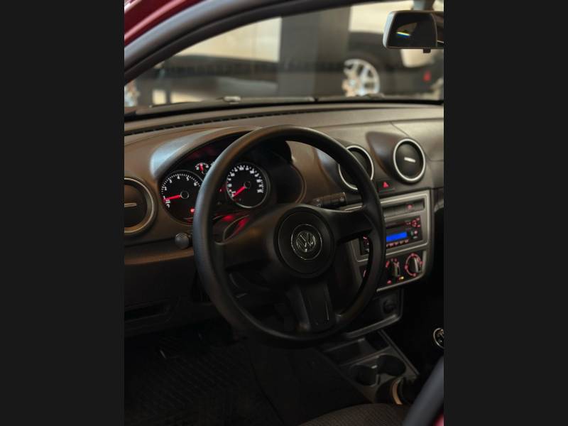 VOLKSWAGEN - VOYAGE - 2012/2013 - Vermelha - R$ 38.900,00
