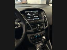 FORD - FOCUS - 2015/2015 - Prata - R$ 59.900,00