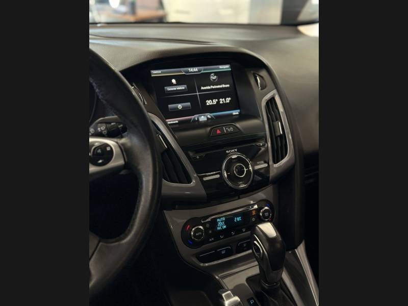 FORD - FOCUS - 2015/2015 - Prata - R$ 59.900,00