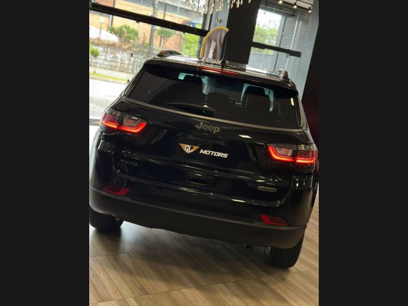 JEEP - COMPASS - 2022/2023 - Preta - R$ 136.900,00