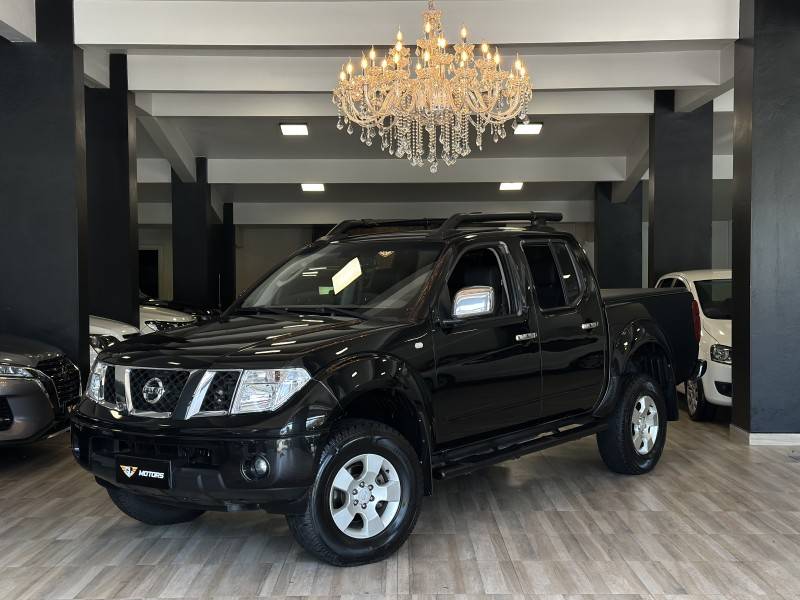 NISSAN - FRONTIER - 2009/2010 - Preta - R$ 83.900,00
