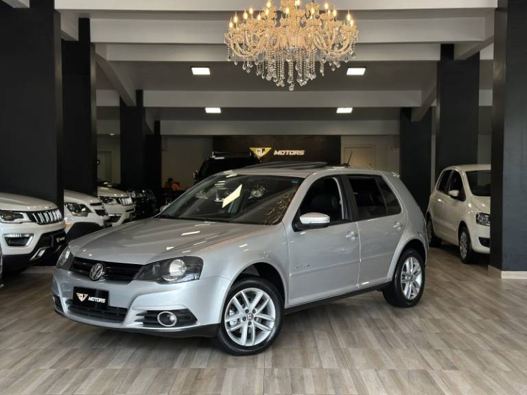 VOLKSWAGEN - GOLF - 2012/2013 - Prata - R$ 62.900,00
